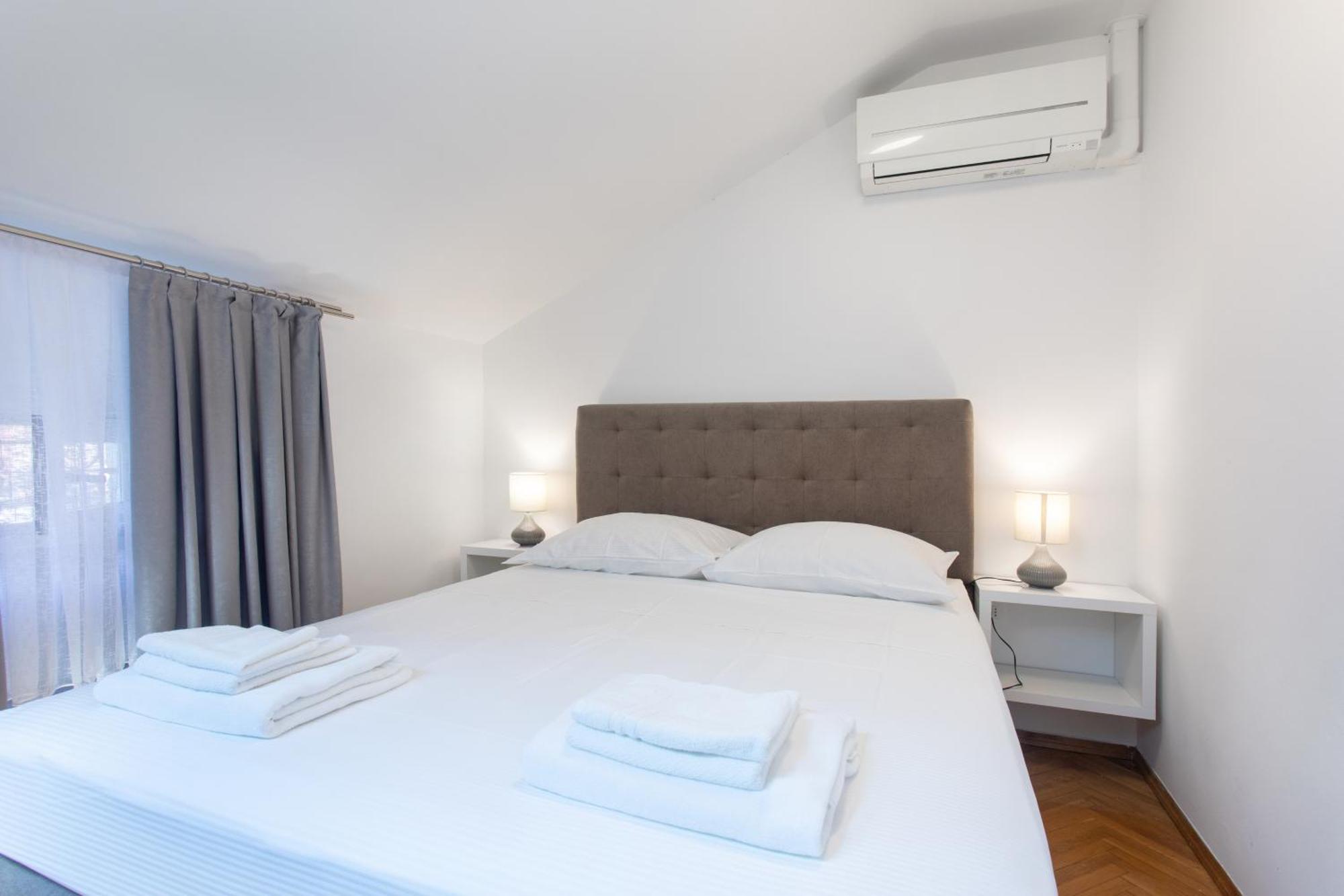 Apartmaji Pri Perotu Izola Exterior photo